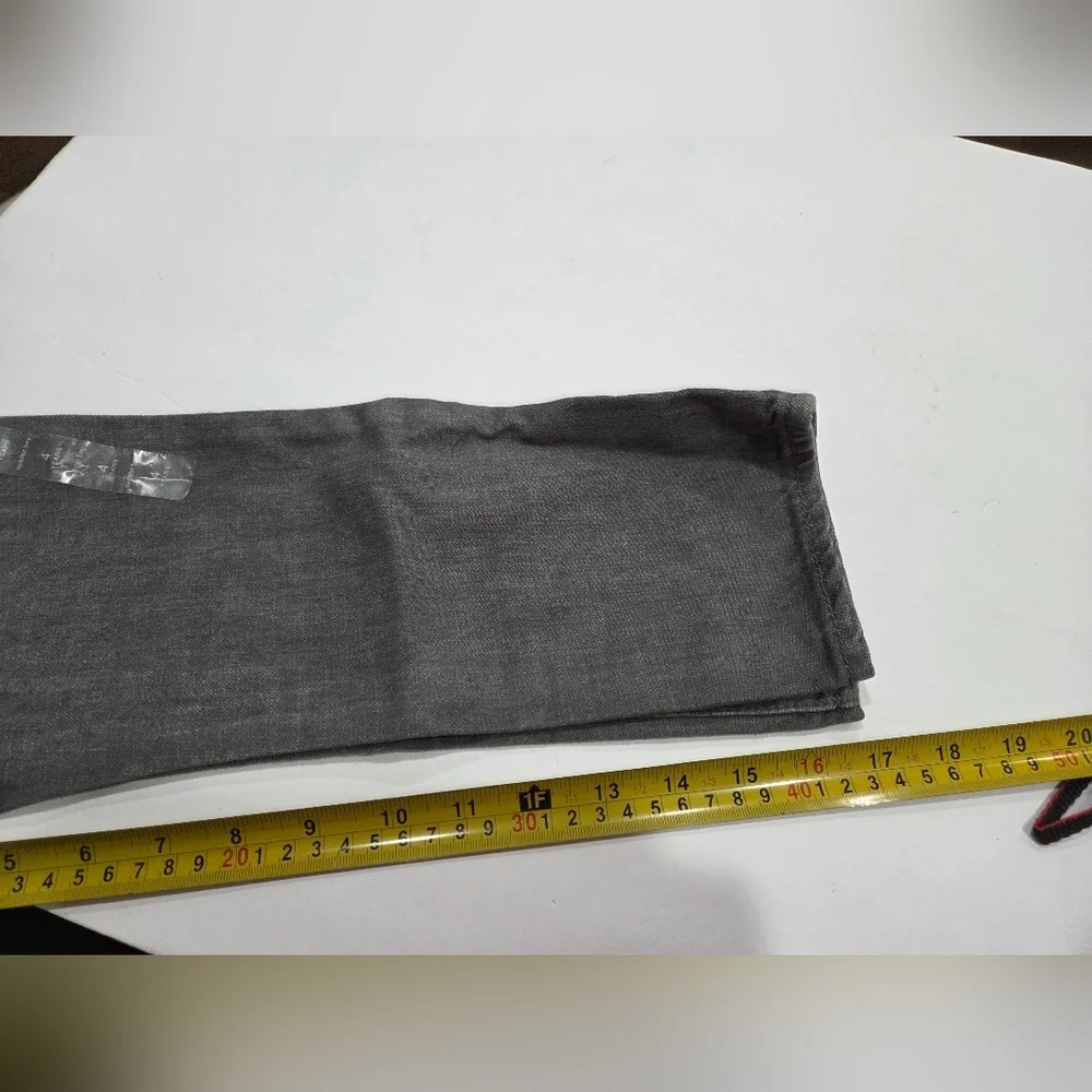 NWT GAP Men's Classic Gray Skinny Jeans  Sz.4